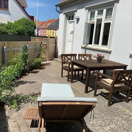 Skont Feriehus Midt I Marstal. Vakantiehuis *