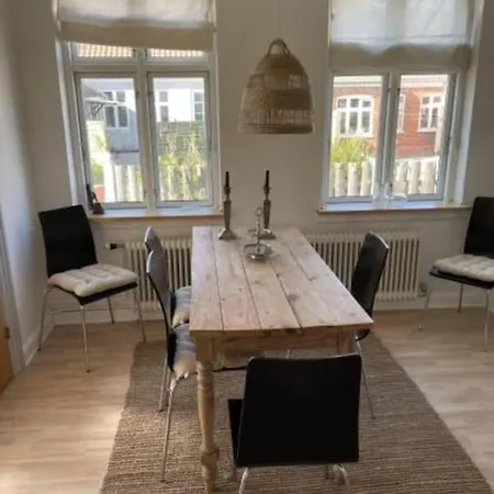 Skont Feriehus Midt I Marstal. Casa de Férias Marstal