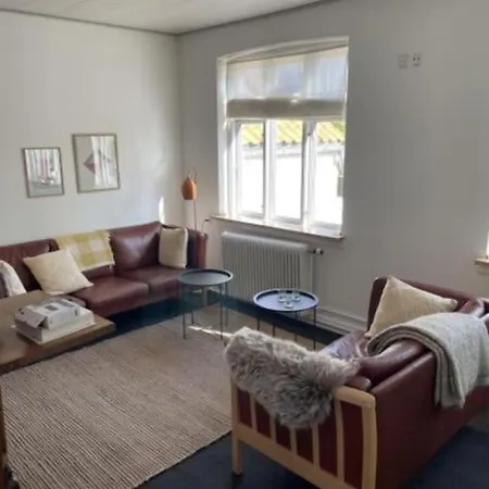 Skont Feriehus Midt I Marstal. Casa de Férias *